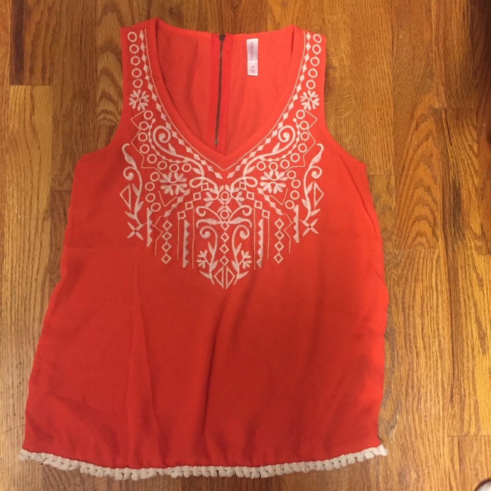Pink tank top with white embroidery